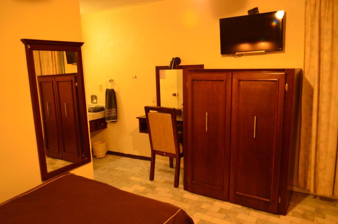 Hotel Flamingo Kristal Irapuato Extérieur photo
