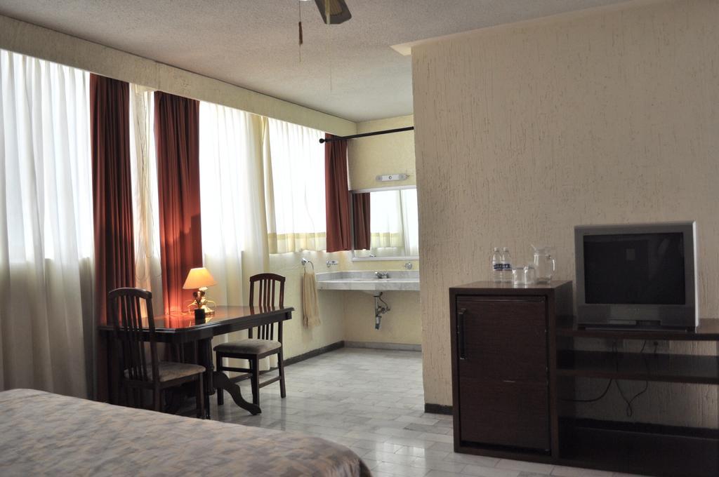 Hotel Flamingo Kristal Irapuato Extérieur photo