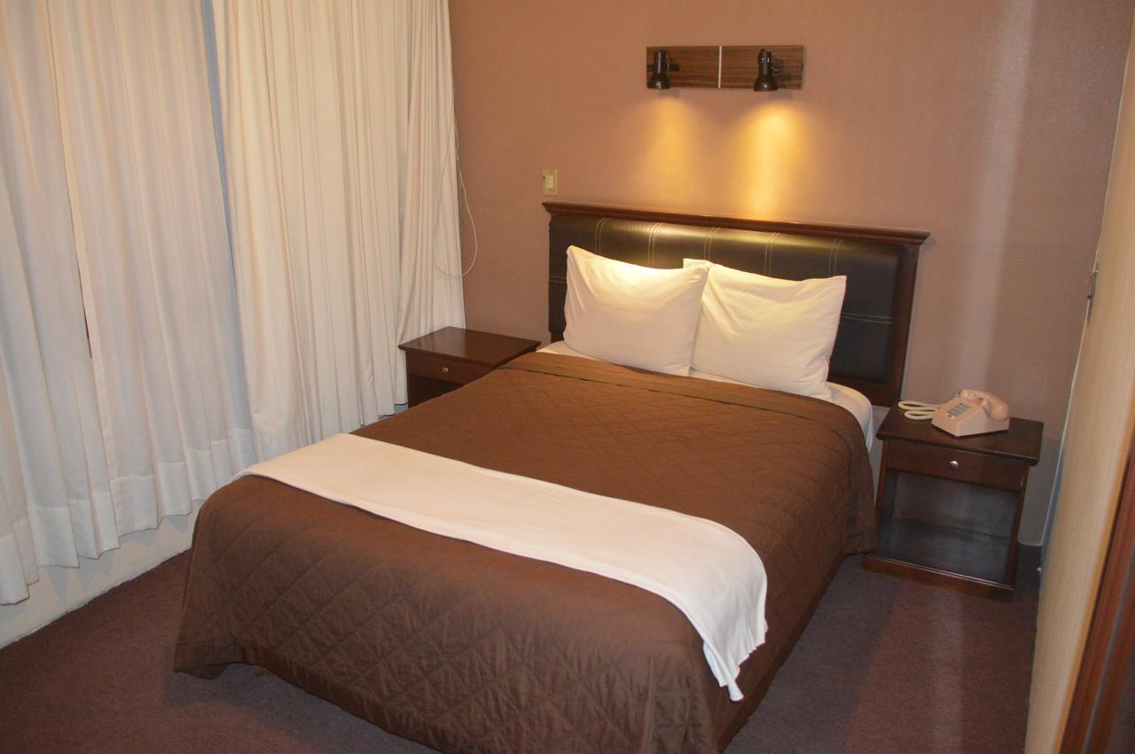 Hotel Flamingo Kristal Irapuato Extérieur photo