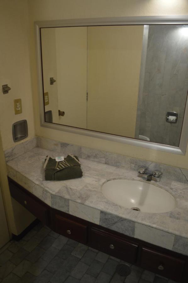Hotel Flamingo Kristal Irapuato Extérieur photo